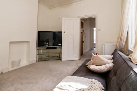 3 bedroom flat to rent, Parkway, Camden, NW1