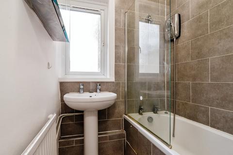 3 bedroom flat to rent, Parkway, Camden, NW1