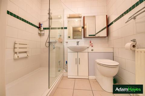 2 bedroom apartment for sale, Sandringham Gardens, London N12