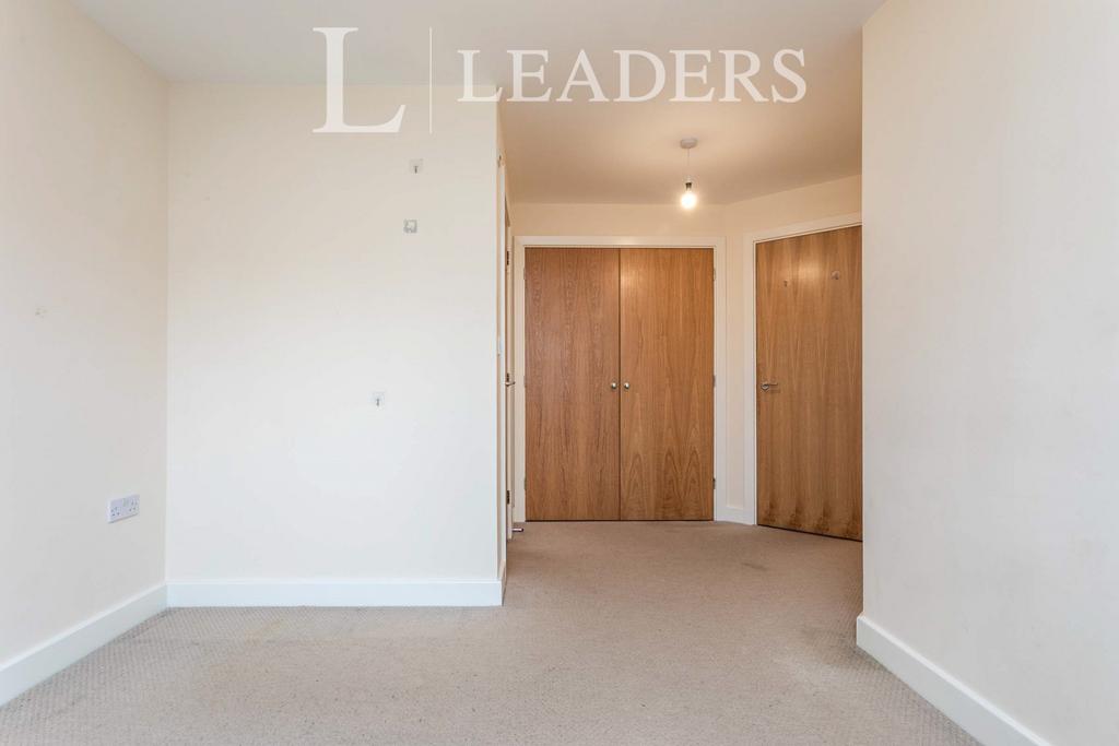 Master Bedroom (2)
