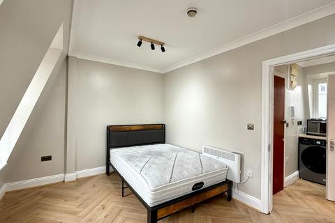 Studio to rent, Edgware Road, London W2