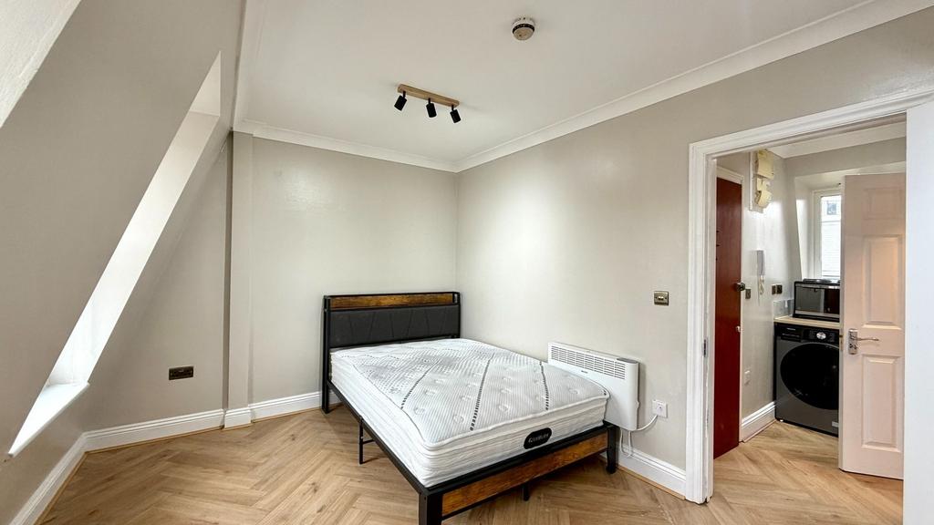 Apartment in London - View 3