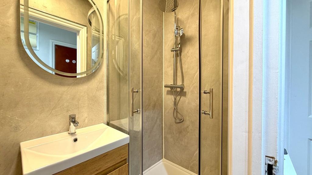 Apartment in London - View 5