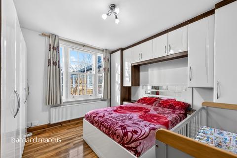 3 bedroom apartment for sale, Reform Street, London
