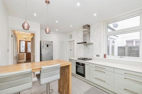 undefined, Avenue Rise, Bushey