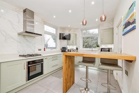 undefined, Avenue Rise, Bushey