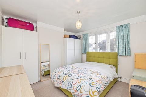 undefined, Avenue Rise, Bushey