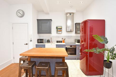 2 bedroom flat to rent, The Old School House, 37A Grove Road, HG1