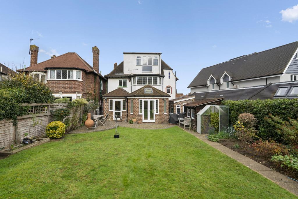 66 Hillcrest Gardens KT10006.jpg
