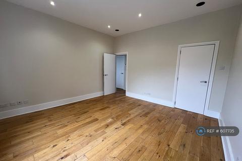 1 bedroom flat to rent, The Chase, London, SW4