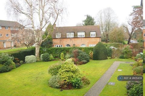 3 bedroom flat to rent, Levylsdene, Guildford, GU1