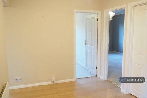 3 bedroom flat to rent, Levylsdene, Guildford, GU1