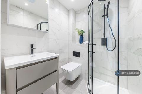 3 bedroom flat to rent, West Wimbledon, London, SW20