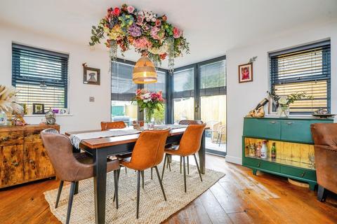 5 bedroom semi-detached house for sale, Deanswood Rise, Leeds