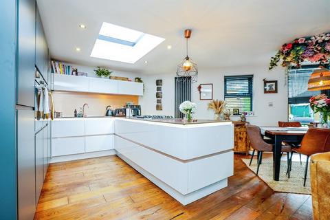 5 bedroom semi-detached house for sale, Deanswood Rise, Leeds