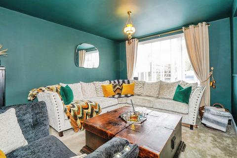 5 bedroom semi-detached house for sale, Deanswood Rise, Leeds