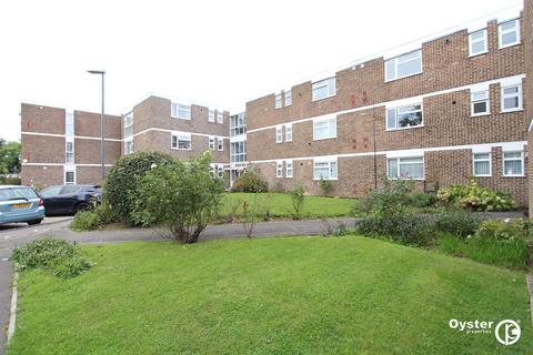 2 bedroom flat to rent, Stratton Close, Edgware, HA8