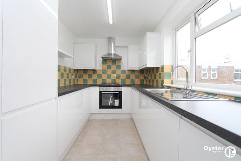2 bedroom flat to rent, Stratton Close, Edgware, HA8