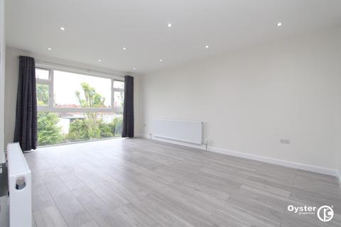 2 bedroom flat to rent, Stratton Close, Edgware, HA8