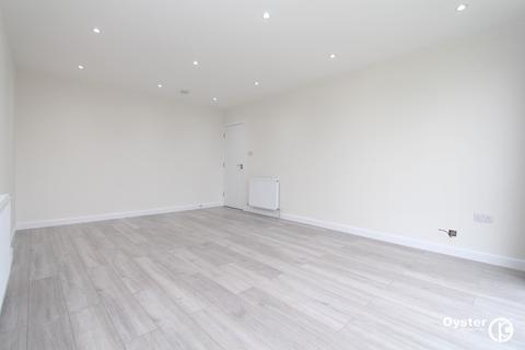 2 bedroom flat to rent, Stratton Close, Edgware, HA8