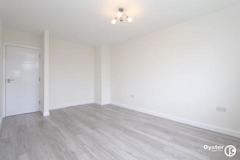 2 bedroom flat to rent, Stratton Close, Edgware, HA8