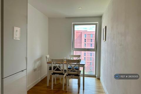 2 bedroom flat to rent, Scarlet Close, London, E20