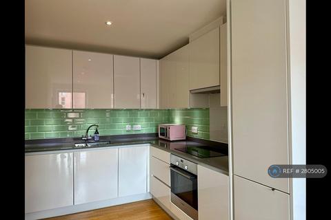 2 bedroom flat to rent, Scarlet Close, London, E20