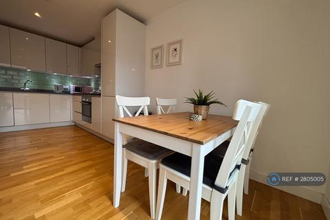 2 bedroom flat to rent, Scarlet Close, London, E20
