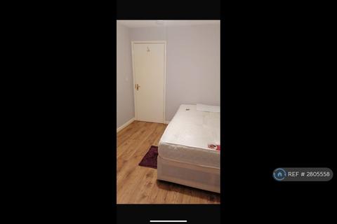 1 bedroom in a house share to rent, Broomhall Road, Chelmsford, CM1