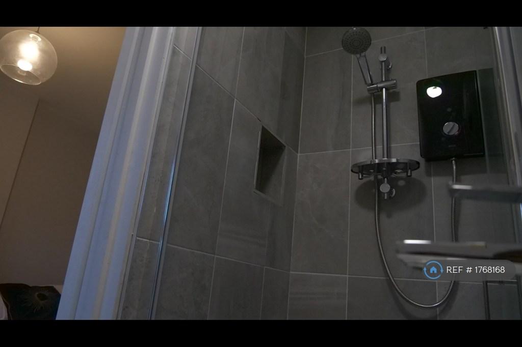 Room 2 Ensuite