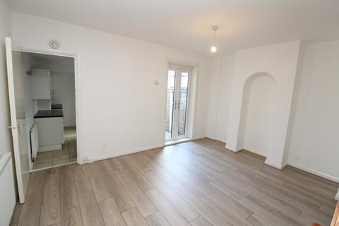 3 bedroom terraced house to rent, Coxwell Road, London SE18