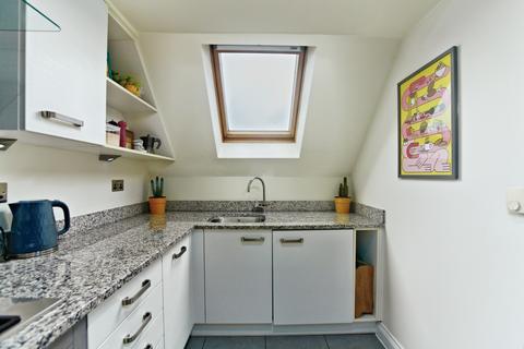 1 bedroom flat for sale, 20 Harestone Hill, Caterham, CR3