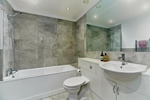 1 bedroom flat for sale, 20 Harestone Hill, Caterham, CR3