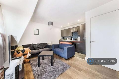2 bedroom flat to rent, Lavender Hill, London, SW11