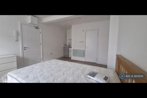 1 bedroom in a house share to rent, St Albans Road, Dartford, DA1