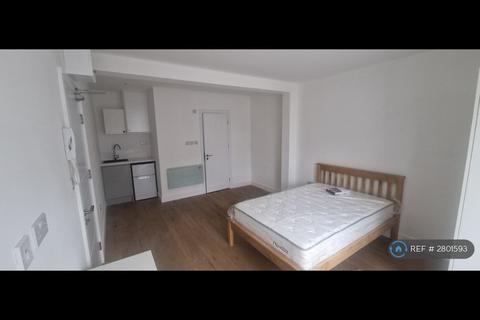 1 bedroom in a house share to rent, St Albans Road, Dartford, DA1