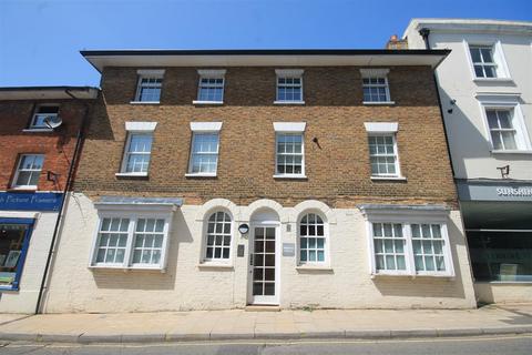2 bedroom apartment to rent, BRIDGE PLACE, LEATHERHEAD, KT22