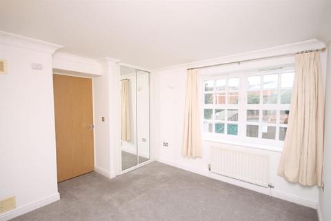 2 bedroom apartment to rent, BRIDGE PLACE, LEATHERHEAD, KT22