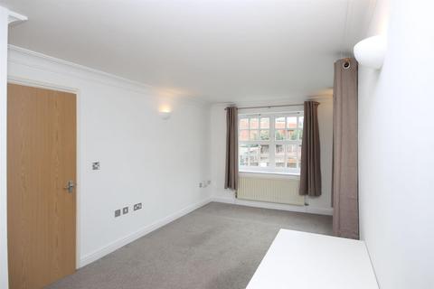 2 bedroom apartment to rent, BRIDGE PLACE, LEATHERHEAD, KT22