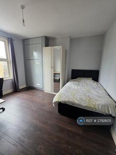 1 bedroom in a house share to rent, Douglas Avenue, New Malden, KT3