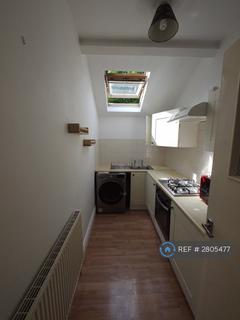 2 bedroom flat to rent, North Hill Road, Leeds, LS6