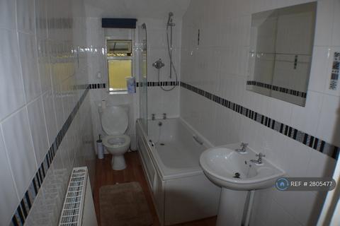2 bedroom flat to rent, North Hill Road, Leeds, LS6