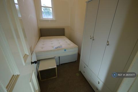 2 bedroom flat to rent, North Hill Road, Leeds, LS6
