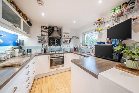 2 bedroom flat to rent, Knollys Road, Tulse Hill, London, SW16