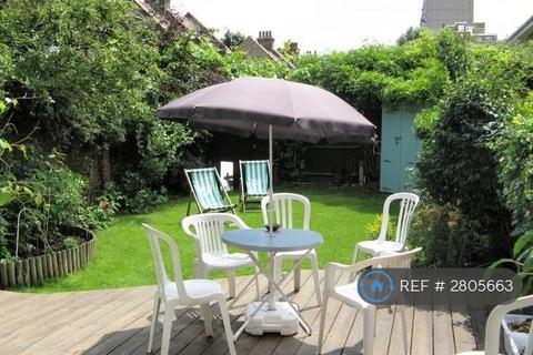 2 bedroom end of terrace house to rent, Lytham Street, London, SE17