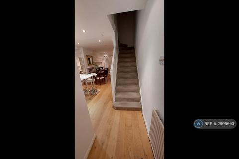 2 bedroom end of terrace house to rent, Lytham Street, London, SE17