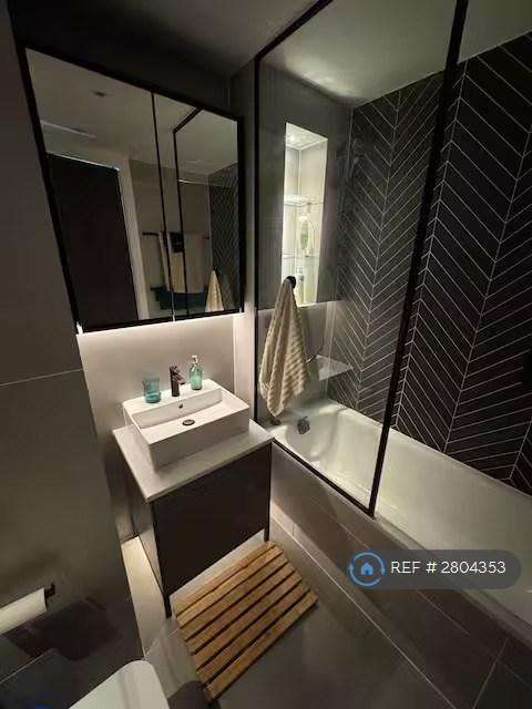 Bathroom (Shared)