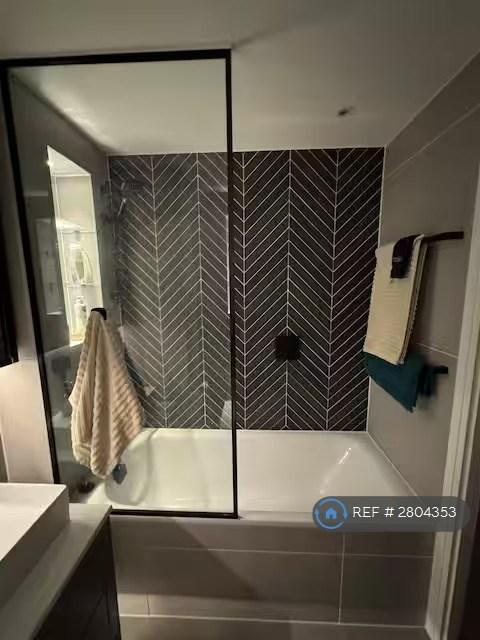 Bathroom (Shared)