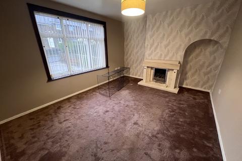 3 bedroom semi-detached house to rent, Knowles Avenue, Bradford BD4