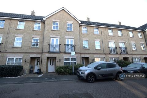 3 bedroom terraced house to rent, Rowan Place, Colchester, CO1